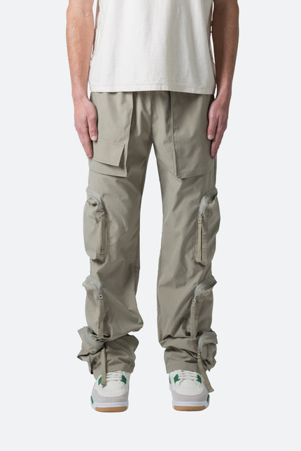 Pantalones con cordón ajustable y múltiples bolsillos - Verde oliva