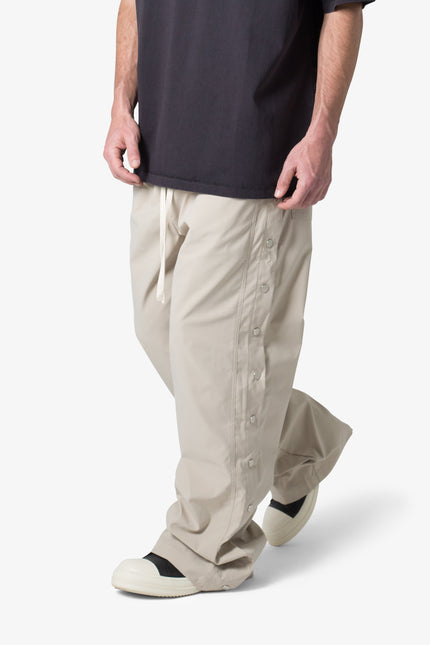 Pantalones de nailon con cierre lateral - Color tostado