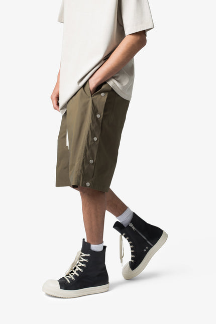 Short en nylon à boutons-pression latéraux - Olive